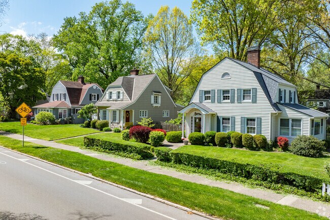 Mariemont was to address the housing crisis in 1920's which gave life to these beautiful homes.