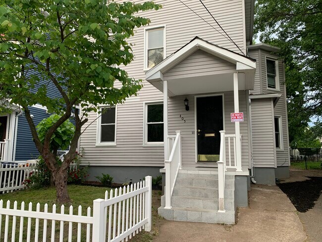 405 Blatchley Ave unit 2nd Floor, New Haven, CT 06513 - photo 2