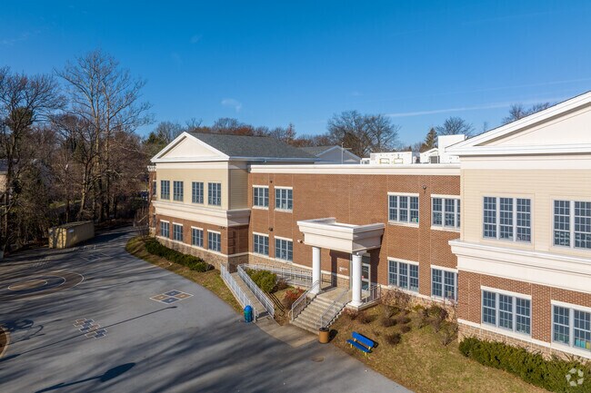 Children can attend Wyncote Elementary.