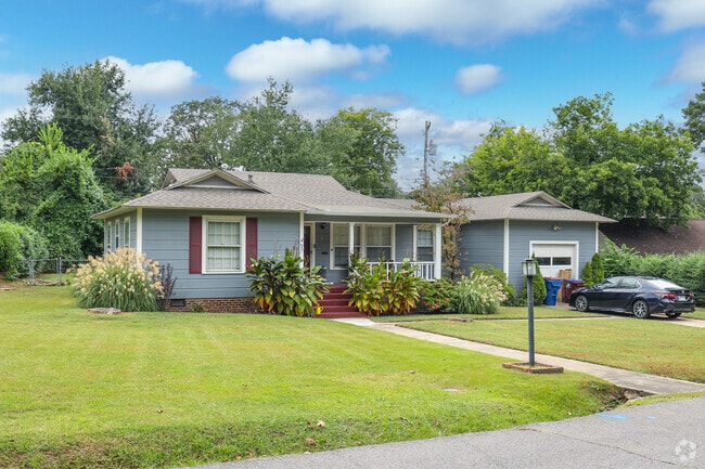 Ranch-style homes and bungalows are common in Hillcrest neighborhood.