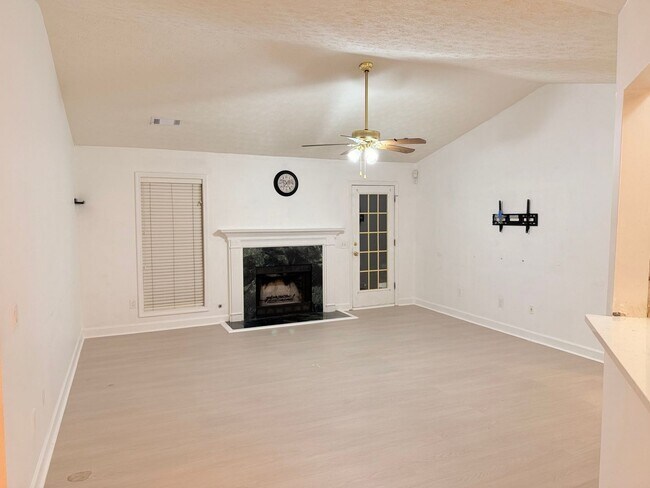 1360 Avalon Dr, Lawrenceville, GA 30044 - photo 5