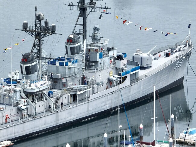 Marine Drive is just 3 miles from the Puget Sound Naval Shipyard.