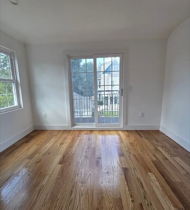 119 Rochelle St, Bronx, NY 10464