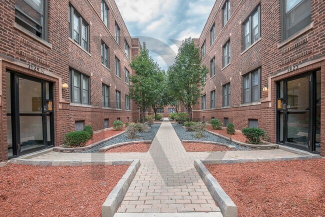 3817 N Fremont St unit 3825.5-W3, Chicago, IL 60613 - photo 2