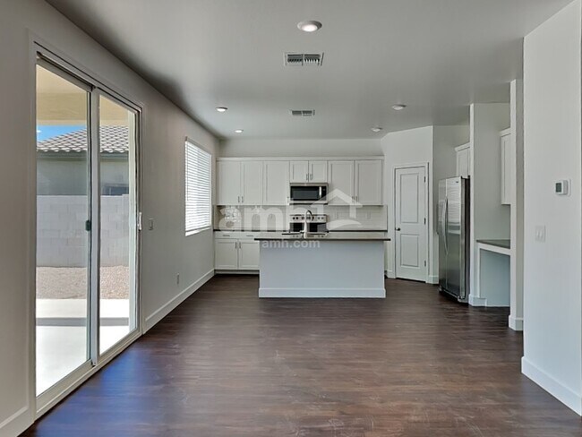 17161 Puget Ave, Waddell, AZ 85355 - photo 5