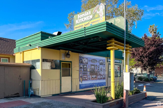 Sonia’s Kitchen serving best steak sandwich in San Jose Sun neighborhood.