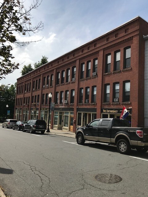 12 Miles St Unit 3, Greenfield, MA 01301