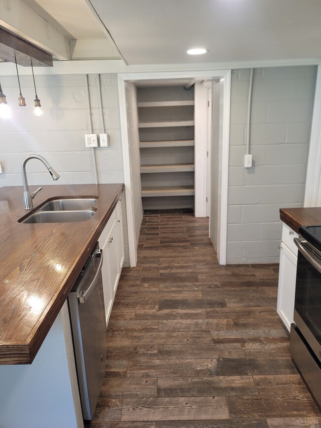 327 S Hocker Ave unit R, Independence, MO 64050 - photo 3