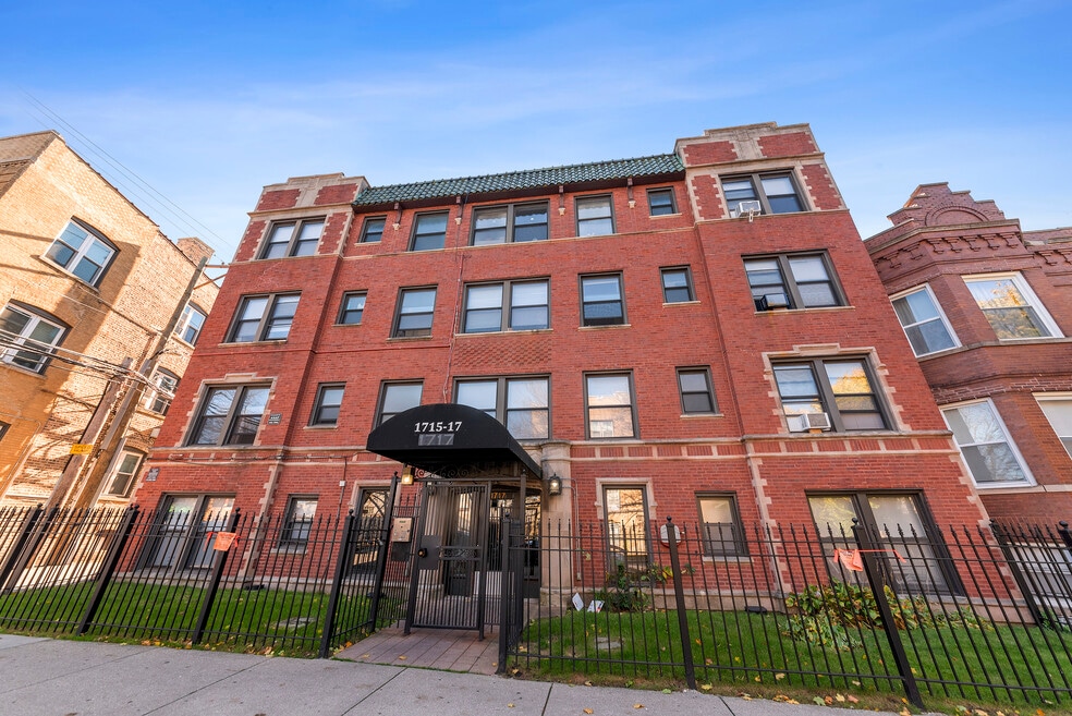 1717 W North Shore Ave unit 1A, Chicago, IL 60626 - photo 1