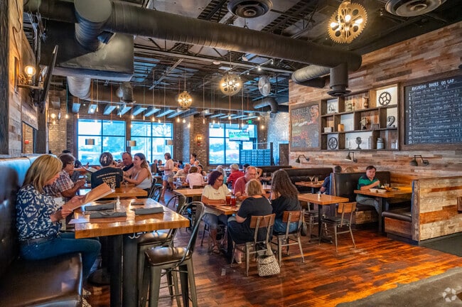 Craft Street Kitchen is a casual eatery and bar serving comfort foods and beer in East Lake.