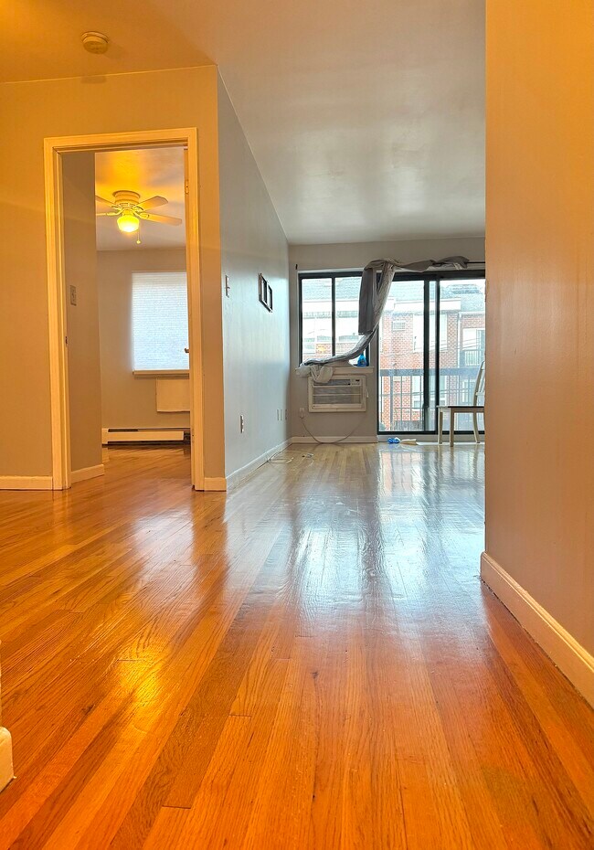 7534 113th St Unit 2, Forest Hills, NY 11375