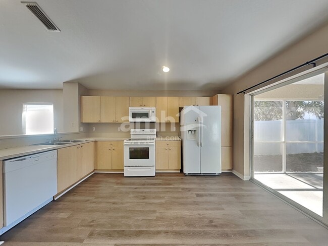 11347 Cocoa Beach Dr, Riverview, FL 33569 - photo 3