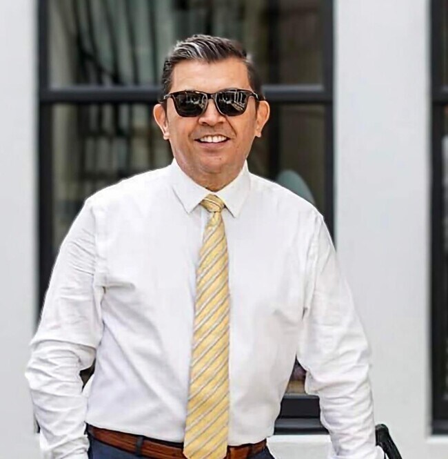 Agent Photo