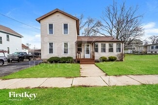 130 Warren Ave, Aurora, IL 60505