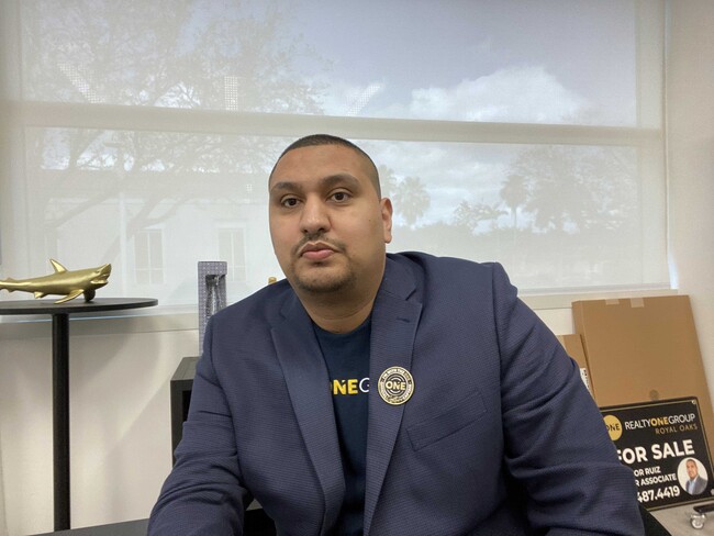 Agent Photo