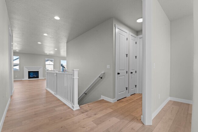 1247 E Desert Peak St, Eagle Mountain, UT 84005 - photo 5