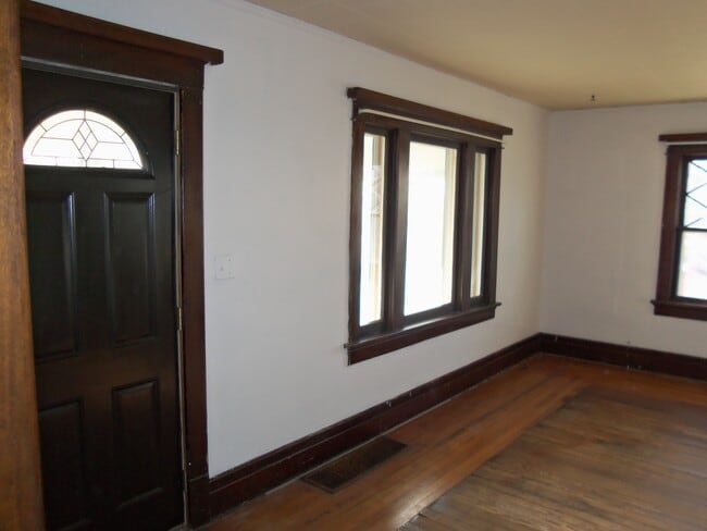 1301 Grant Ave, Waterloo, IA 50702 - photo 4