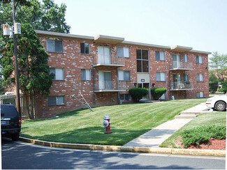831 Locust St, Herndon, VA 20170