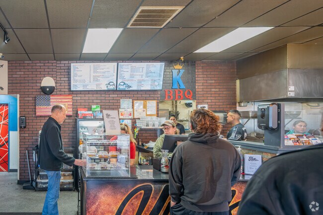 King's Custom Smoked Meats near Windsor Highland serves flavorful grilled meats.