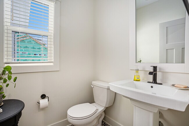 0 Designer Series St unit 36447613, Jenison, MI - photo 2