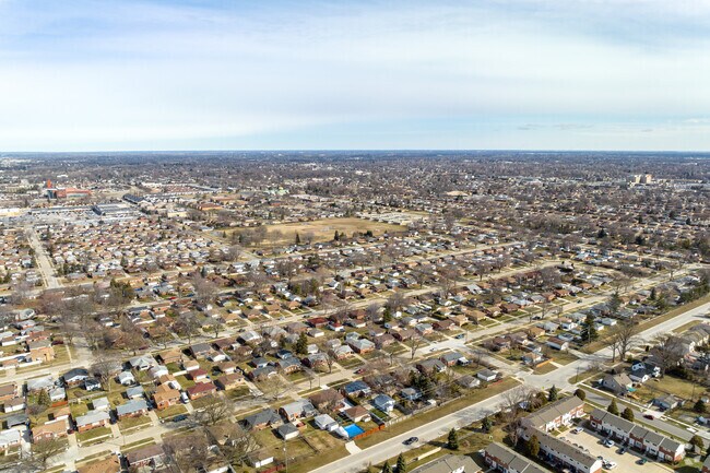 Warren is a large suburban city located just minutes north of Detroit.