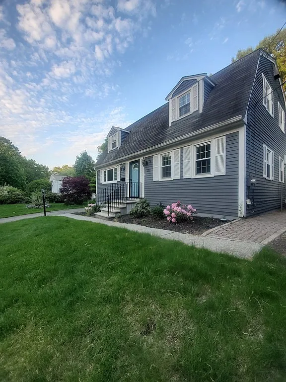 264 Sylvia St, Arlington, MA 02476