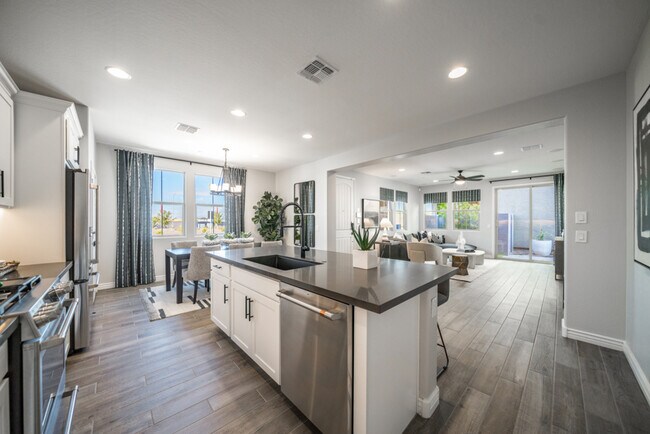 9970 W Piccadilly Rd, Avondale, AZ 85392 - photo 4