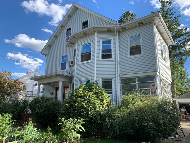 178 Oak Hill Ave unit First Floor, Pawtucket, RI 02860 - photo 2