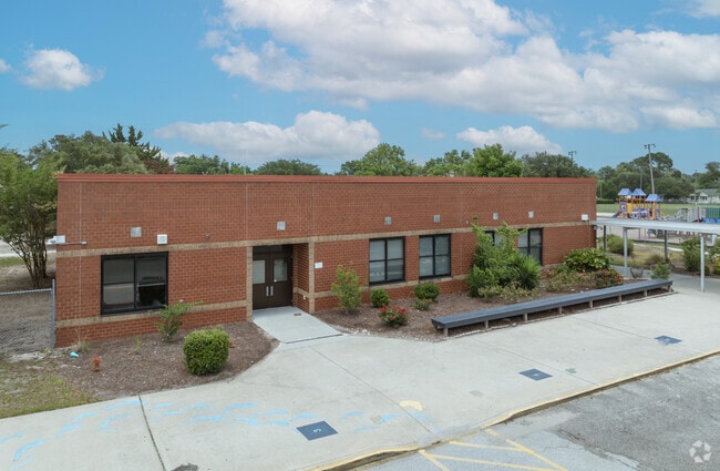 The student population of The International School at Gregory is 522 and the school serves K-8.