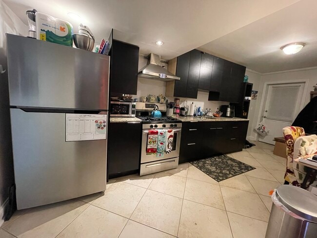 412 Sommerville Plaza unit 1, Yonkers, NY 10703 - photo 2