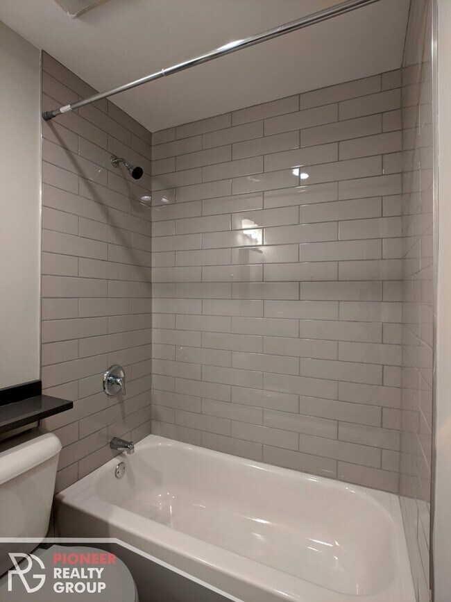 633 W Barry Ave unit 1, Chicago, IL 60657 - photo 7