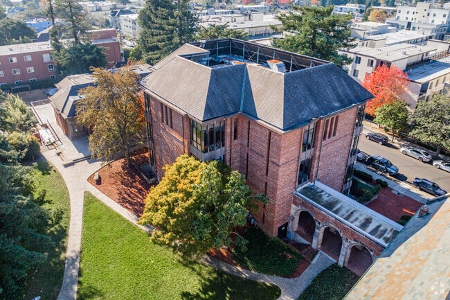 Berkeley Rose Waldorf School has a large yard for students to play in Alameda County.