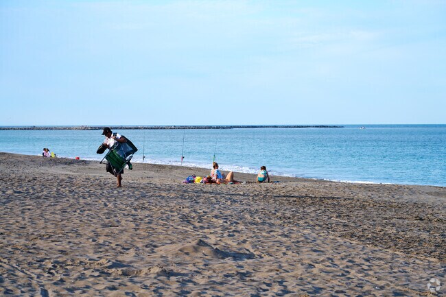 South Beach Park puts the ocean just a short drive out from White City.