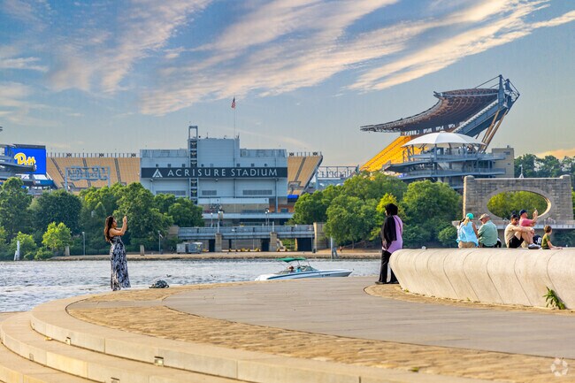 Three Rivers Heritage Trail wraps around the fountain at the Point.