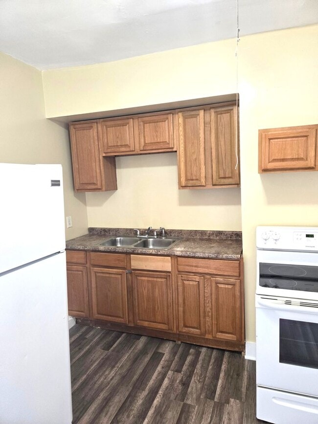 79 Wesleyan Ave unit 2, Providence, RI 02907 - photo 2