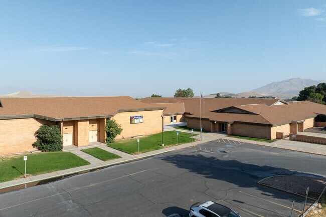 Santaquin Elementary School is located in the Santaquin neighborhood.