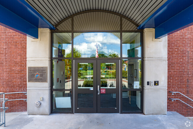 Potter-Burns Elementary School
serves grades K-5 in Darlington.