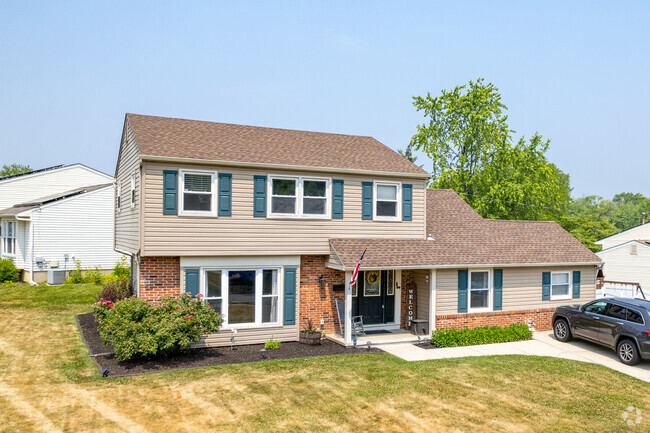 Bi-level homes in Echelon neighborhood.