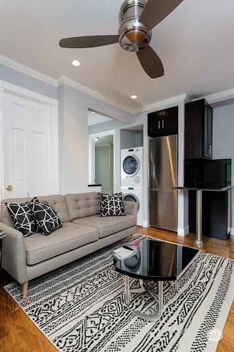 396 E 10th St Unit 1, New York, NY 10009