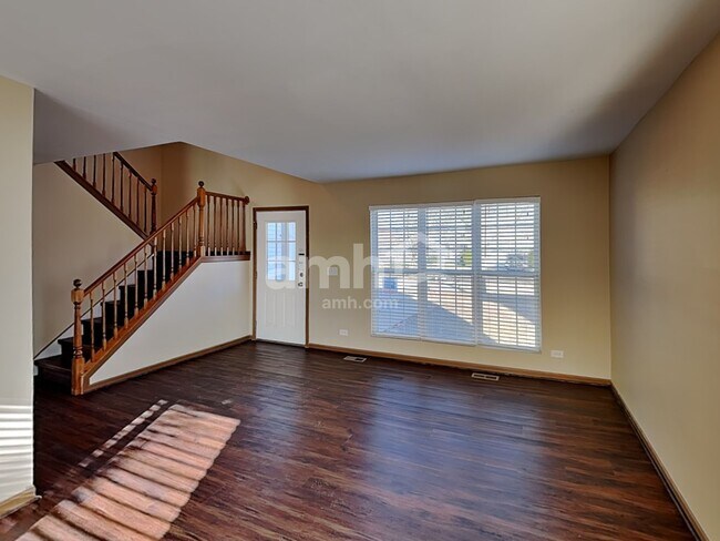 547 Greystone Ln, Bolingbrook, IL 60440 - photo 4