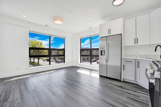 4350 W Lawrence Ave unit 408, Chicago, IL 60630 - photo 5