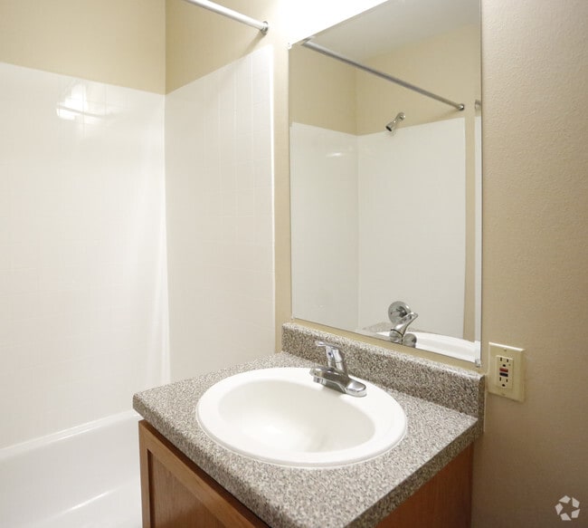 Clipper 2BR/2BA -987SF