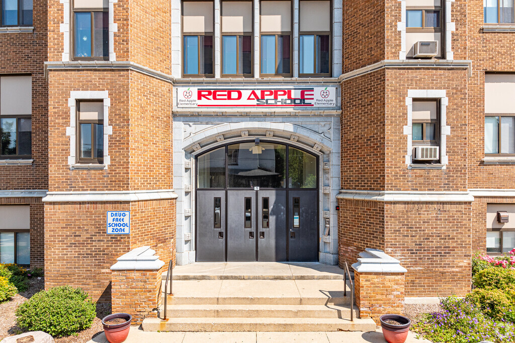 Red Apple Elementary School is a public, magnet school in Racine's 9th Ward area.