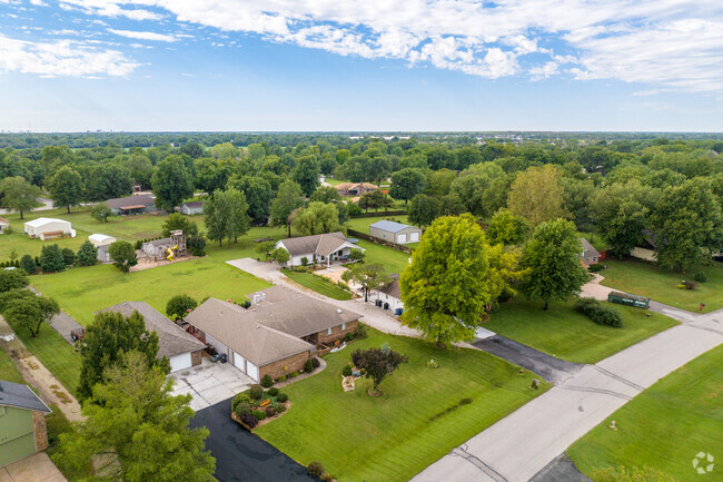 Many of the homes in Northend Riverview sit on large lots.