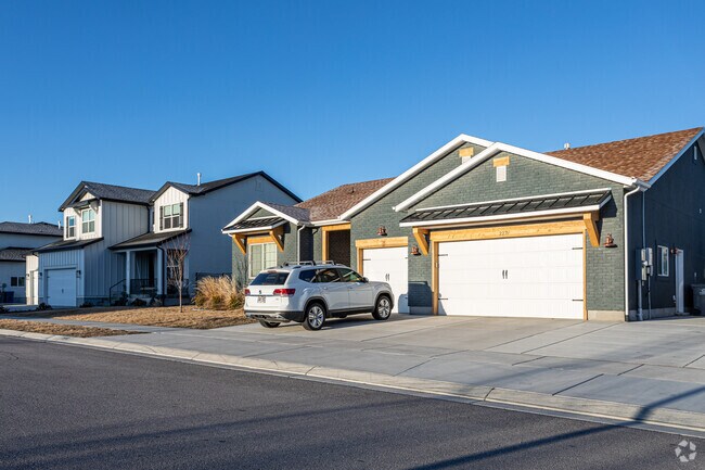 View of ranch homes with a three car garage located in Vineyard, UT.