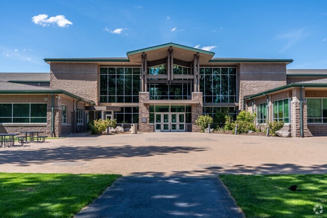Sisters High School serves grades 9-12 in Sisters, Oregon.