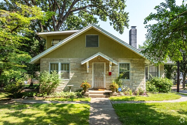 Some homes in shoot Fairland Heights sit on corner lots and hve fenced back yards.