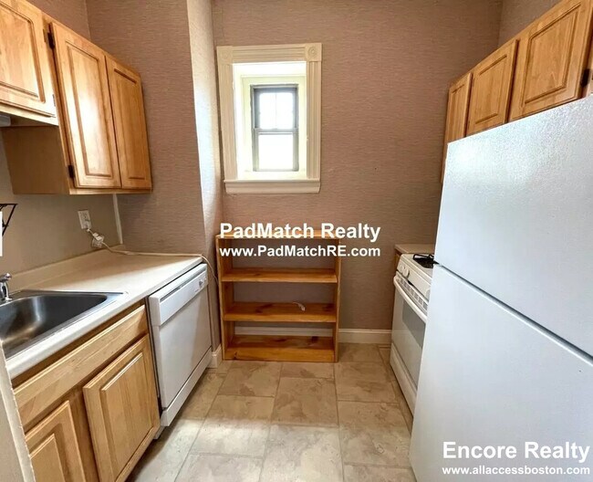 109 St Paul St unit B, Brookline, MA 02446 - photo 3