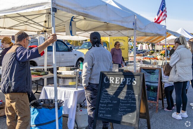 Anthony locals can stroll the farmers market every Saturday.