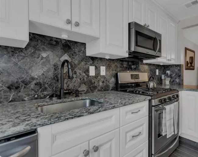 908 Woodcliff Dr, Atlanta, GA 30350 - photo 3